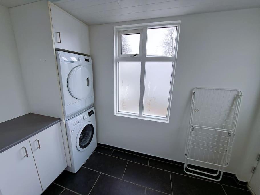Spacious Apartment -Top Location Akureyri Buitenkant foto